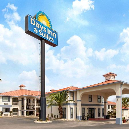 Days Inn & Suites By Wyndham Braunig Lake Elmendorf Dış mekan fotoğraf