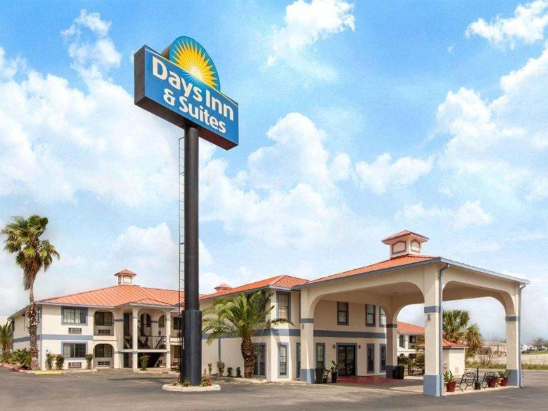 Days Inn & Suites By Wyndham Braunig Lake Elmendorf Dış mekan fotoğraf