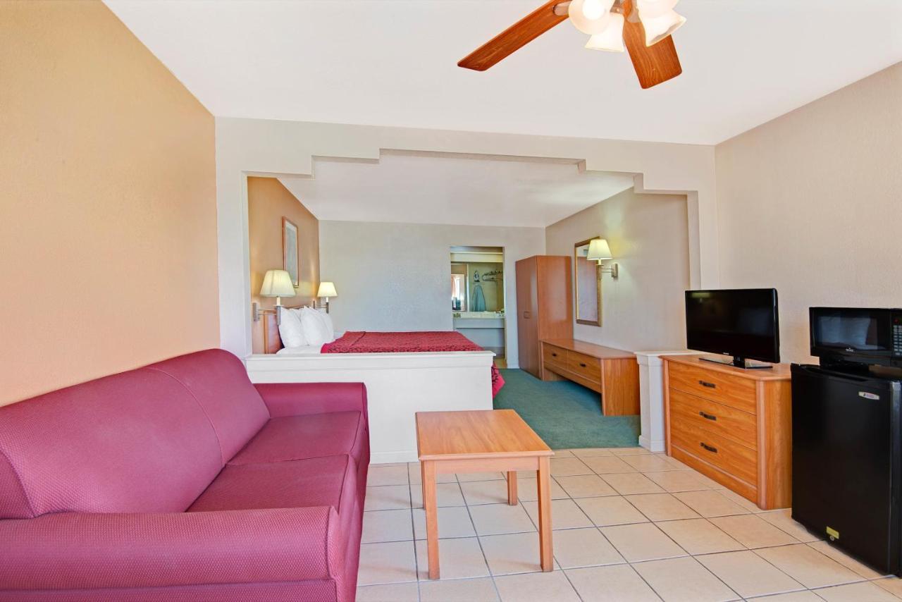 Days Inn & Suites By Wyndham Braunig Lake Elmendorf Oda fotoğraf