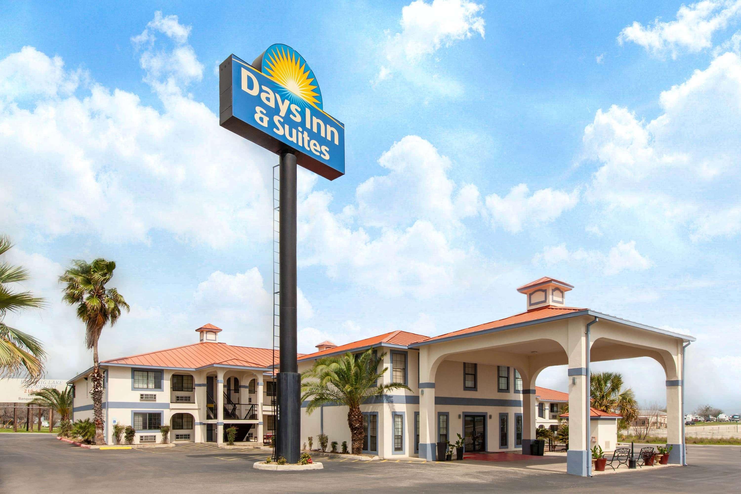 Days Inn & Suites By Wyndham Braunig Lake Elmendorf Dış mekan fotoğraf