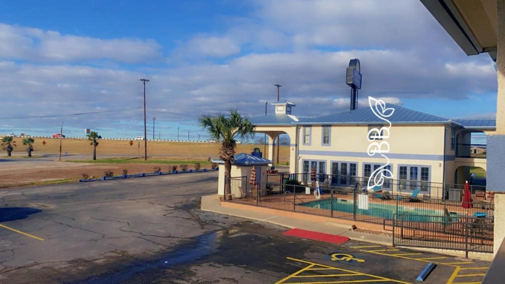 Days Inn & Suites By Wyndham Braunig Lake Elmendorf Dış mekan fotoğraf