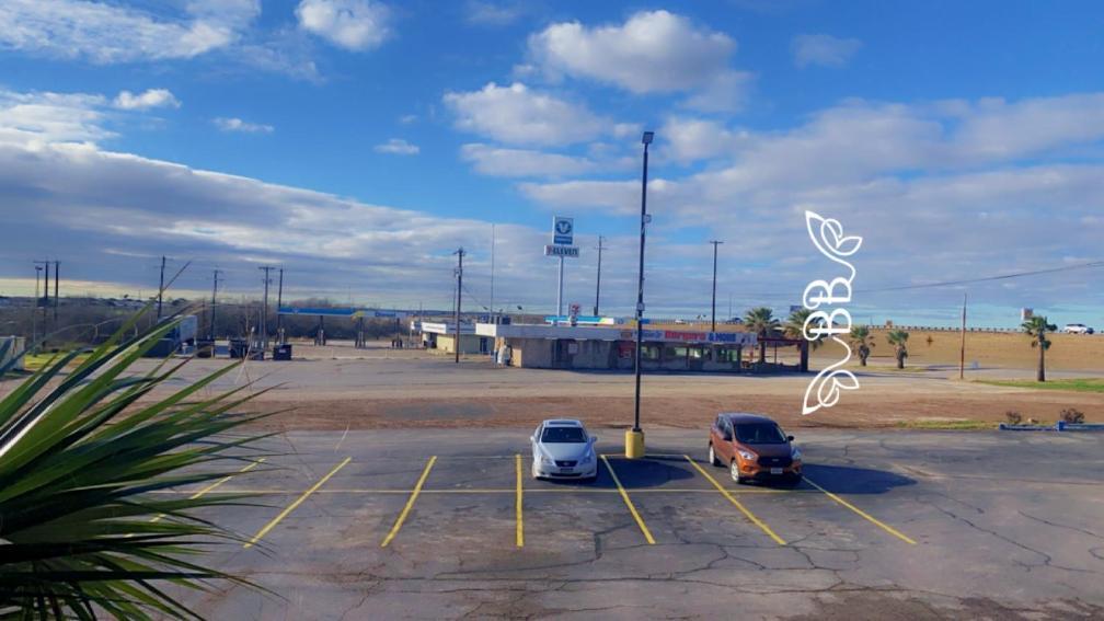 Days Inn & Suites By Wyndham Braunig Lake Elmendorf Dış mekan fotoğraf